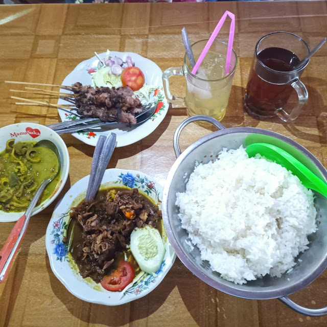 Nasi Sate Klatak Tongseng Es Jeruk Teh Panas