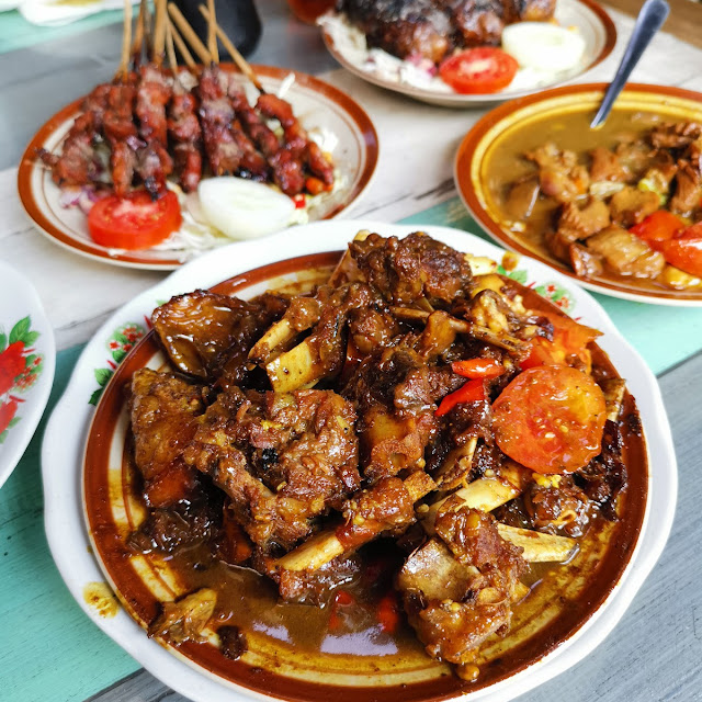 Sate Kambing N Sate Buntel
