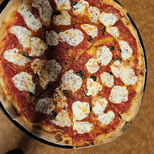 18 Margherita Pizza