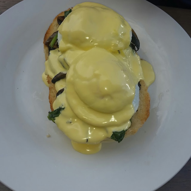 Eggs Benedict w Mushrooms & Spinach