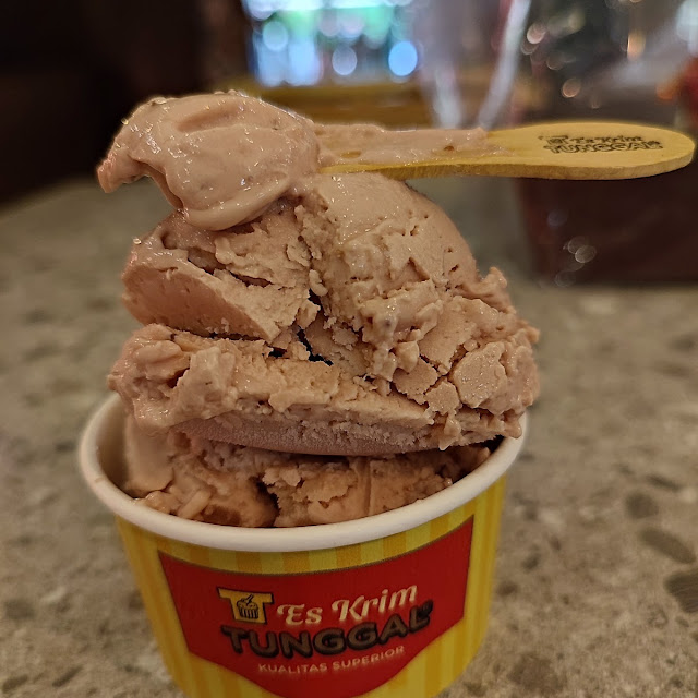 Es Krim Tunggal Rasa Strawberry
