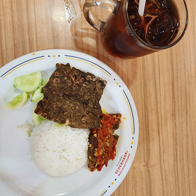 Dendeng Batokok Dan Paru Goreng Di Sederhana SA Tanjung Duren