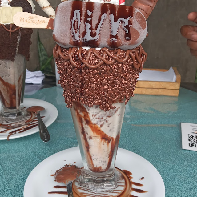 Supremo Sorvete Com Cobertura de Chocolate Milk-shake Picolé Magnun Etc