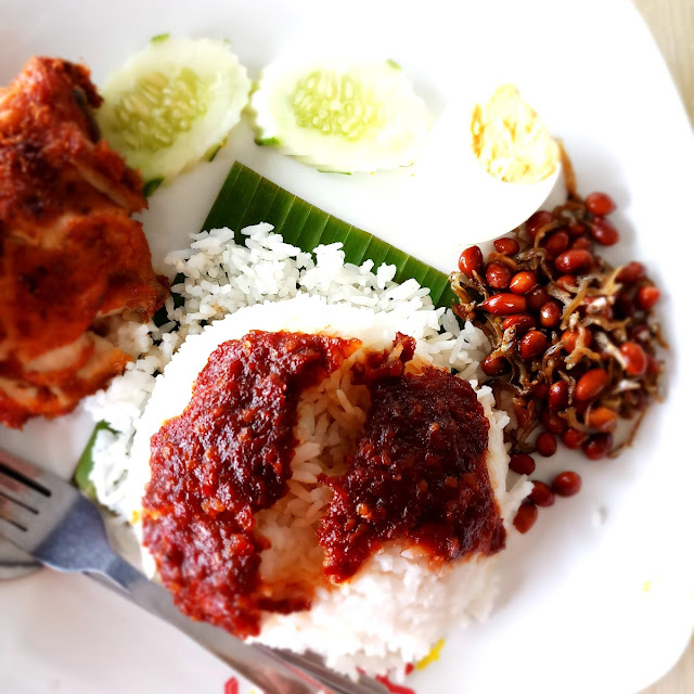 Nasi Lemak Ayam Goreng