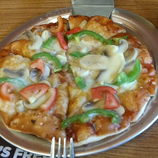 Salad Chicken N Pizza