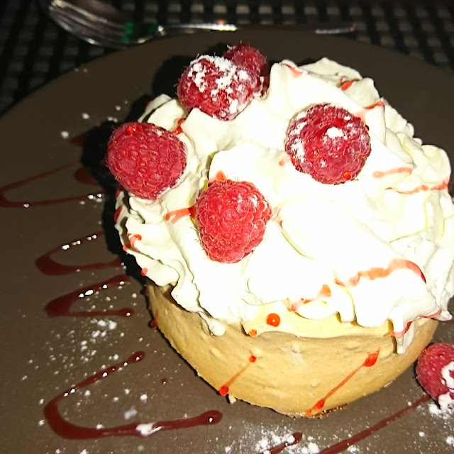 Raspberry Pavlova