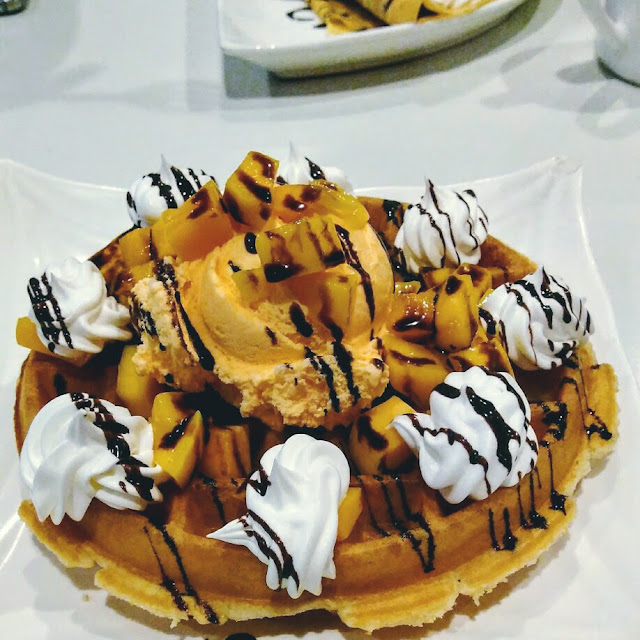 Ice Cream Waffles with Strawberries and Blueberries