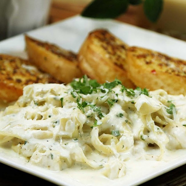 Chicken Alfredo Garlic Bread Drink