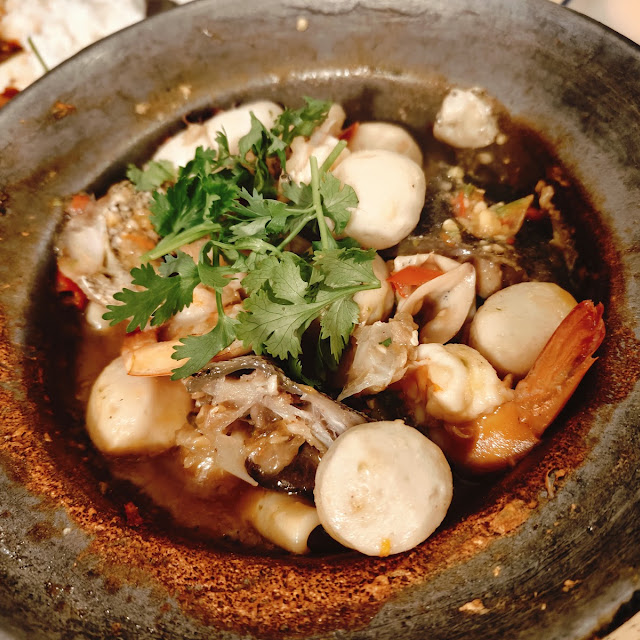 Scalded Egg-Squid with Seafood Sauce