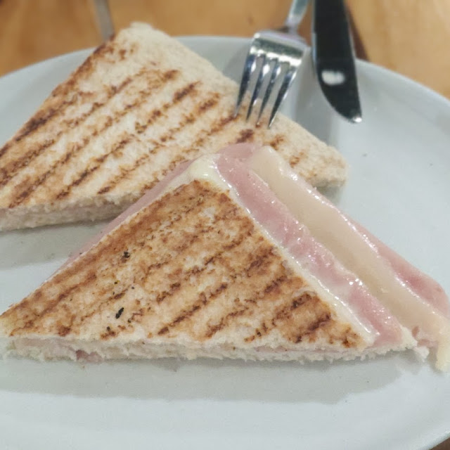 Sandwich de Jamón Y Queso