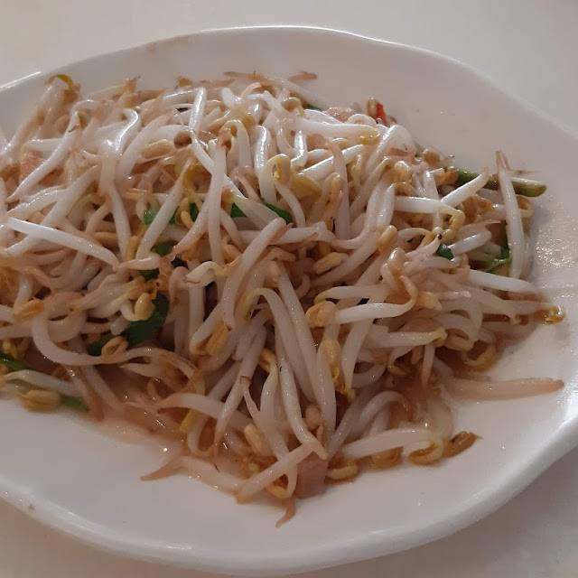 Fried Taugeh with Salted Fish