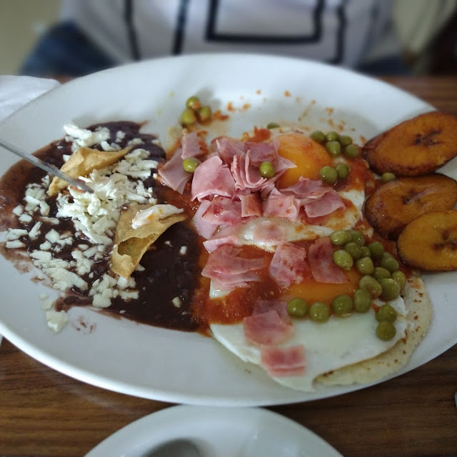 Huevos Motuleños