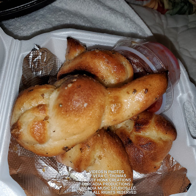 Garlic Knots with Marinara Sauce