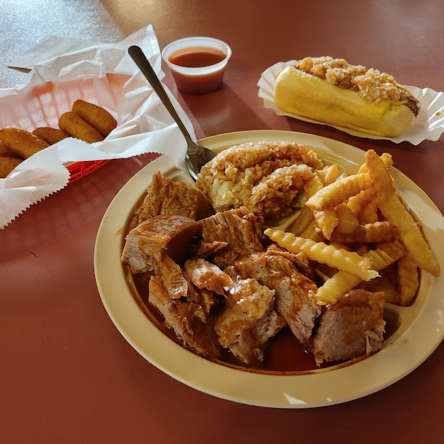 Coarse Chopped Barbecue Dinner Plate