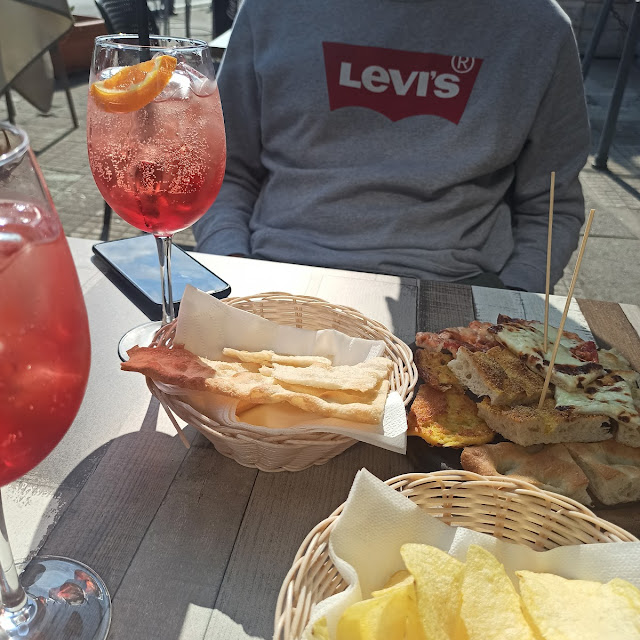 Aperitivo Con Spritz Campari