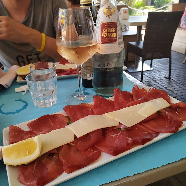 Bresaola Parmiggiano E Vino Rosato