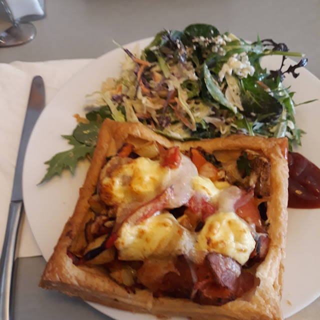 Bacon Tart with Sode Salad