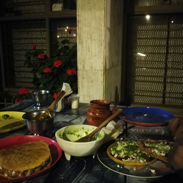 Gordita de Picadillo Y Quesadillas de Chicharrón Prensado Y Otra de Champiñones Con Queso