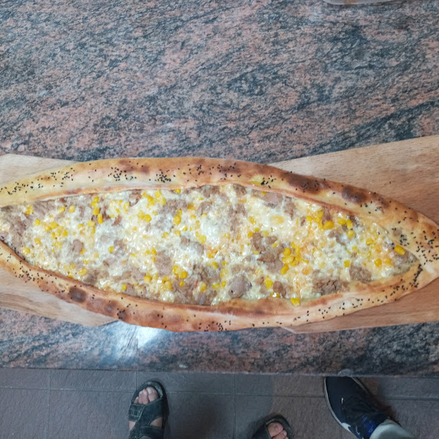 Pide Tünfisch Mitte Mais