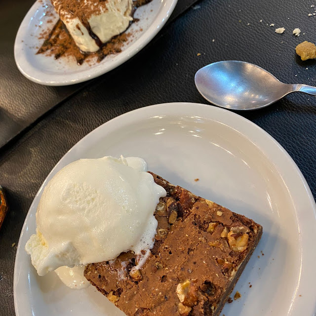 Brownie Con Helado Y Tiramisu