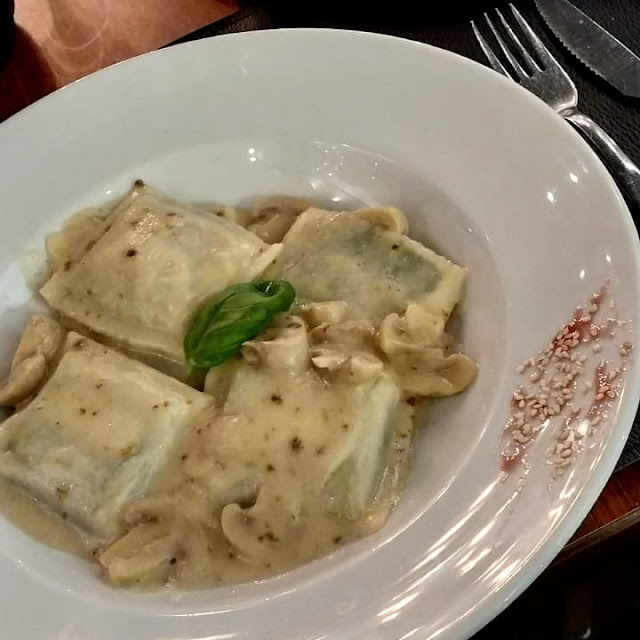 Panzotis de Queso Y Verdura Con Crema de Hongos