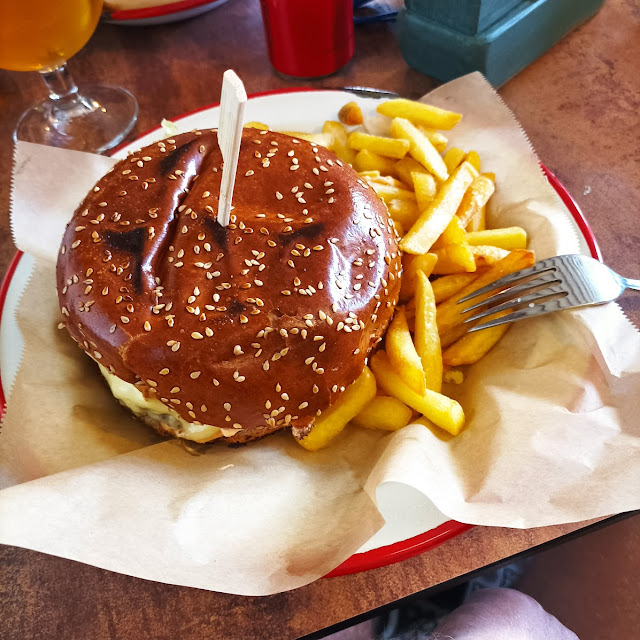 Real Cheeseburger L