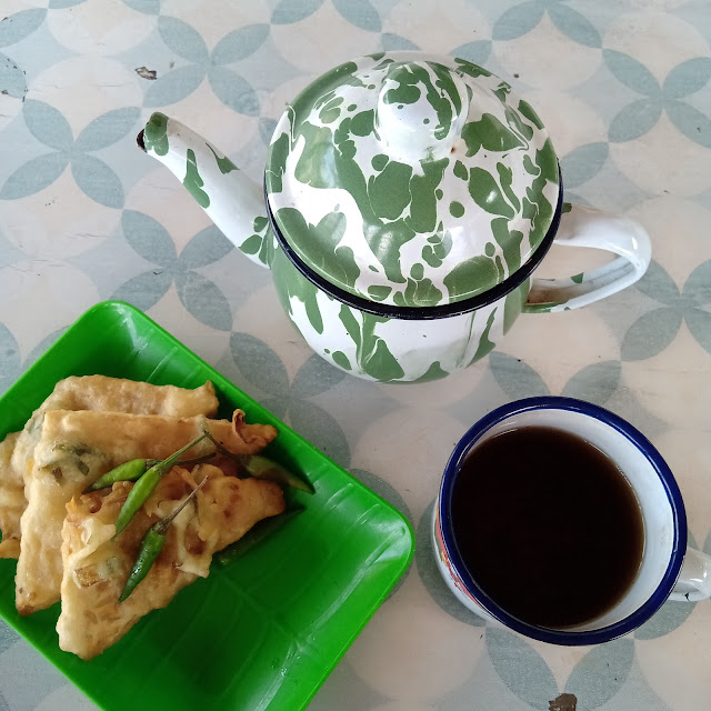 Mendoan Dan Teh Poci