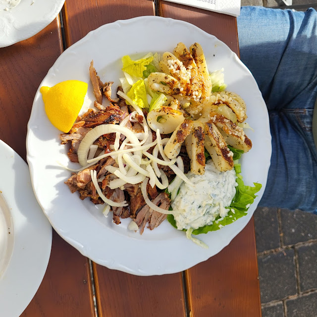 Gegrillte Kalamari Mit Gyros