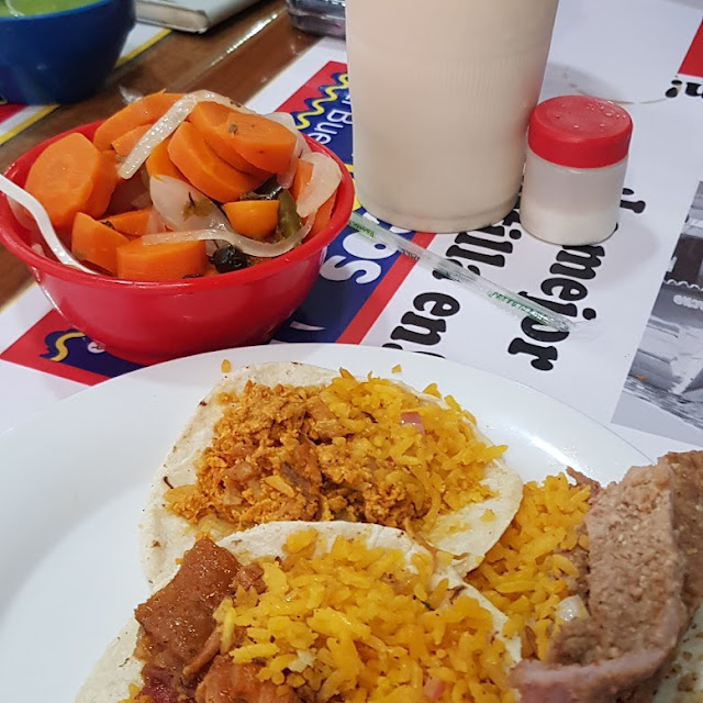 Tacos de Chicharrón Y Deshebrada