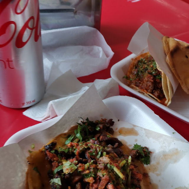 Tacos de Asada Y Adobada Con Su Reglamentaria Coca Light