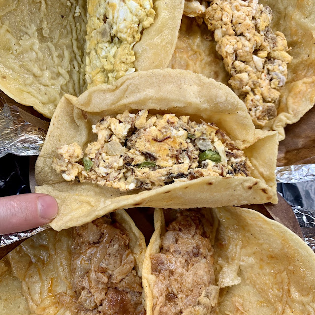 Tacos de Huevo Varias Preparaciones Y Chicharrón Prensado