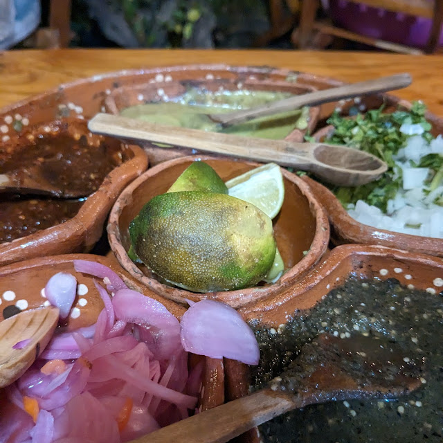 Tacos de Costilla Y Chorizo