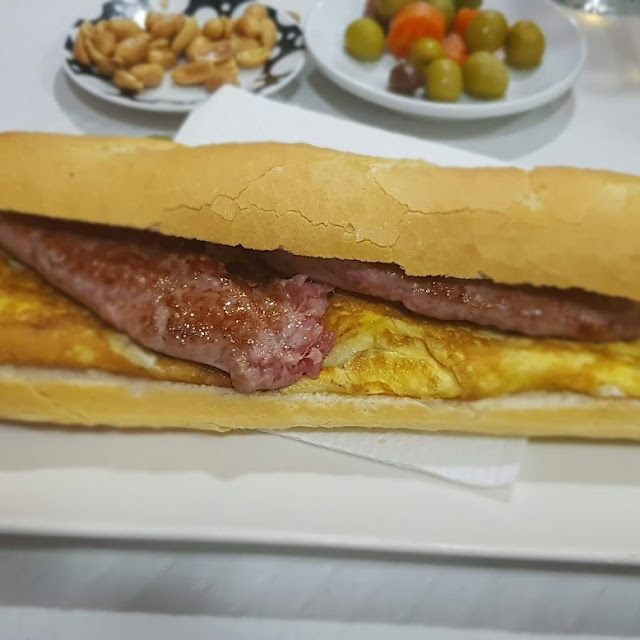 Bocata de Tortilla Con Longaniza