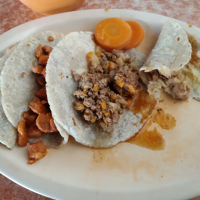 Tacos de Guisos Por Las Mañanas