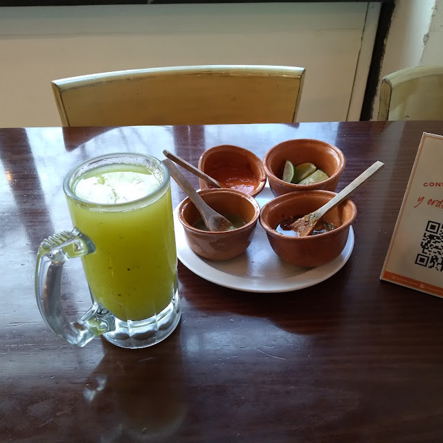 Agua de Piña Con Yerbabuena