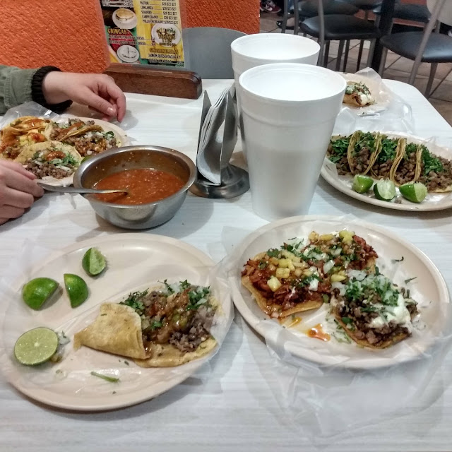 Tacos de Cabeza Y Agua de Horchata