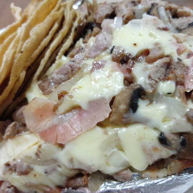 Papa Rellena Con Queso Y Carnes Mitla