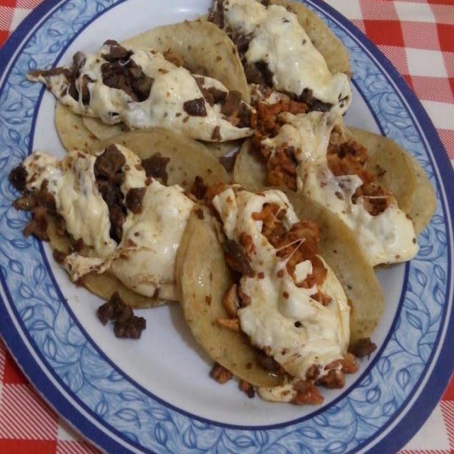Tacos de Pastor Y Bistec Con Queso