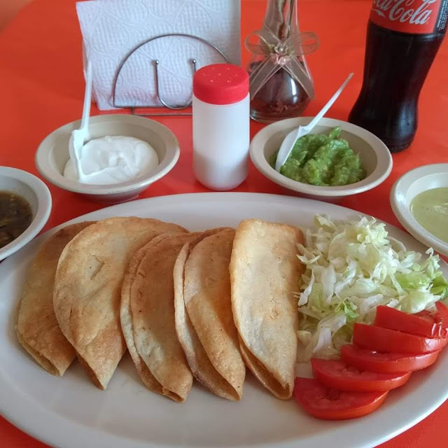 Tacos Dorados de Pechuga Deshebrada de Pollo A Sólo 55 Con 5 Piezas