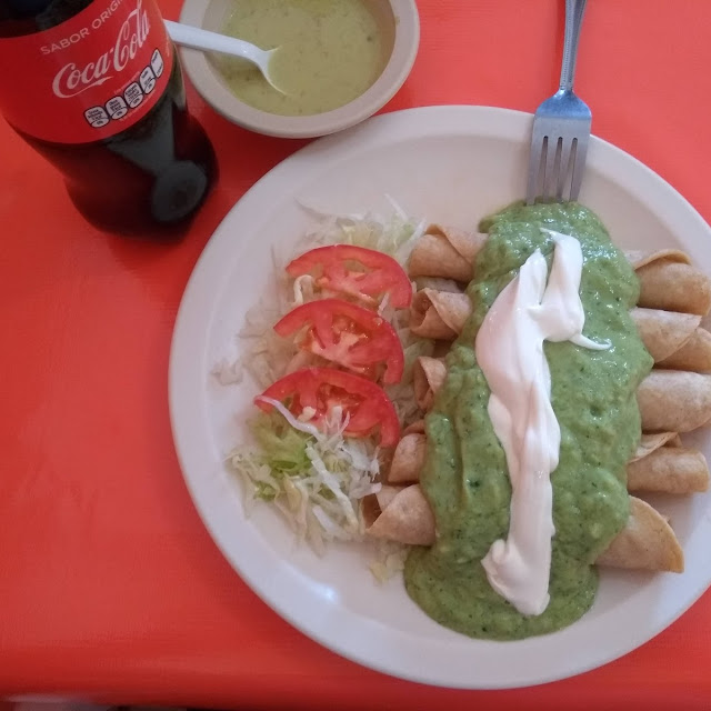 Flautas de Pechuga de Pollo Con 5 Piezas A Sólo 49