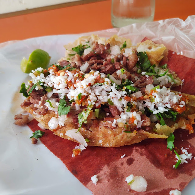 Gordita de Chicharrón Con Carnitas