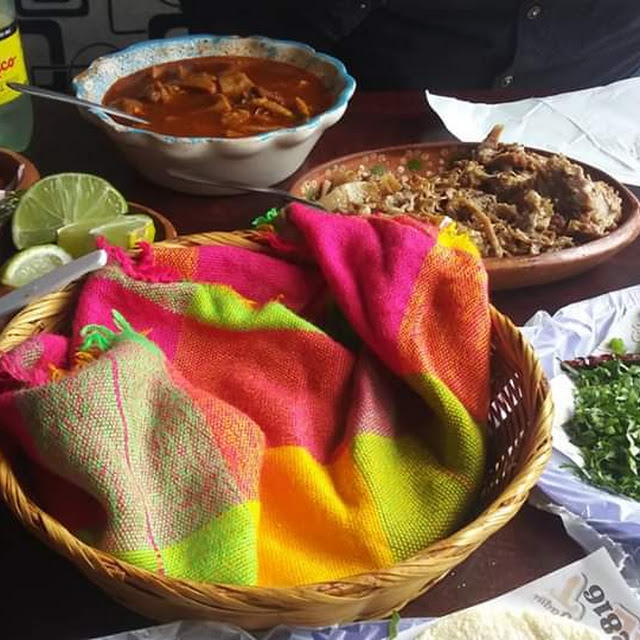 Libra de Barbacoa Con Tortillas Y Salsas
