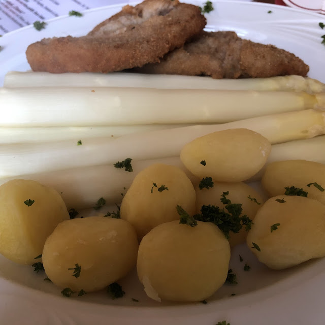 Portion Spargel Mit Schnitzel