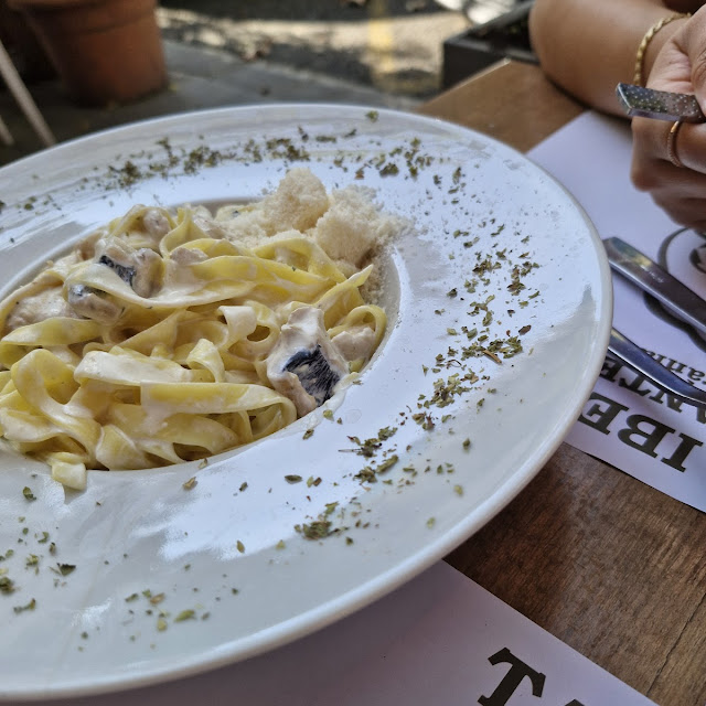 Tagliatella Con Pollo Y Champiñones