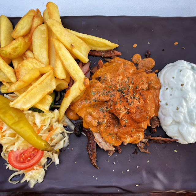 Gyros Mit Pommes Frites Metaxasosse