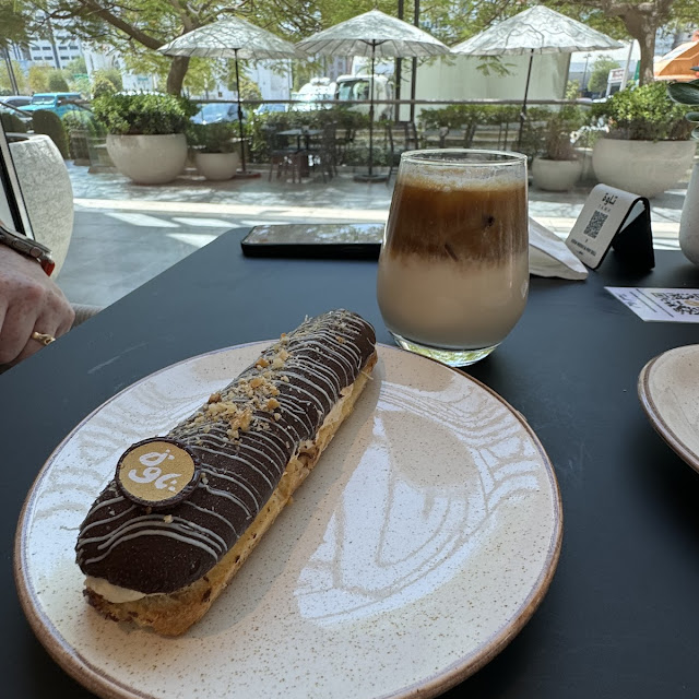 Chocolate Eclair
