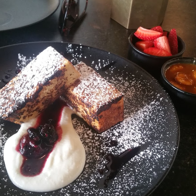 French Toast with Strawberries