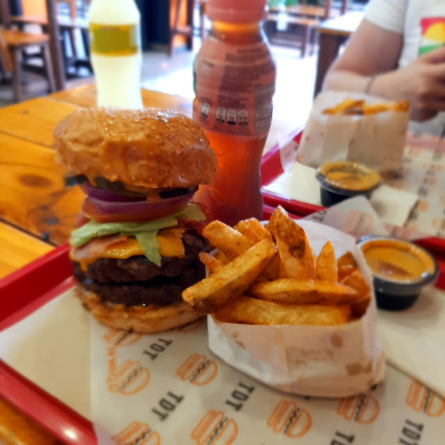 Hamburguesa Doble Carne Con Tocineta Y Queso Americano