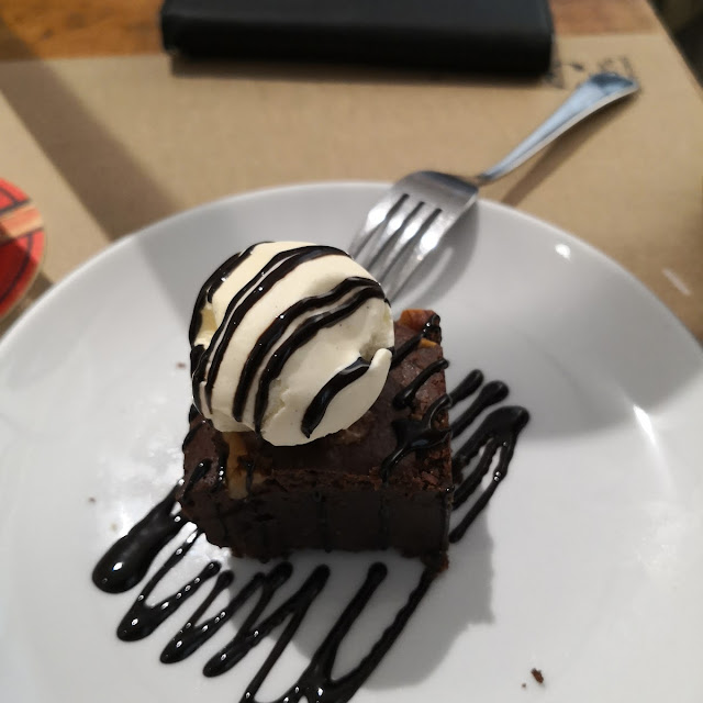 Cocido Completo Exquisito Y de Postre Brownie de Vainilla