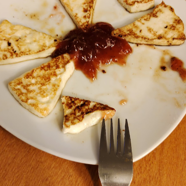 Queso A la Plancha Con Mermelada de Fresa
